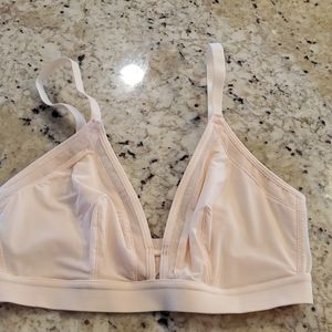 Lively Bralette in light pink.
